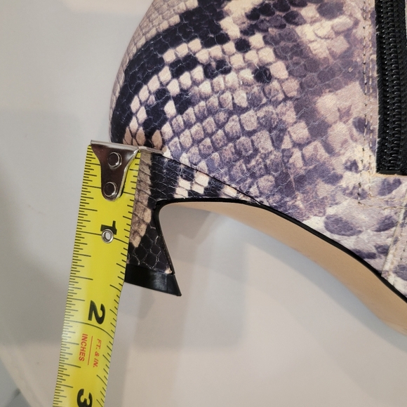 Gianni Bini Beige and Black Heeled Boots Size 7M - Picture 12 of 12